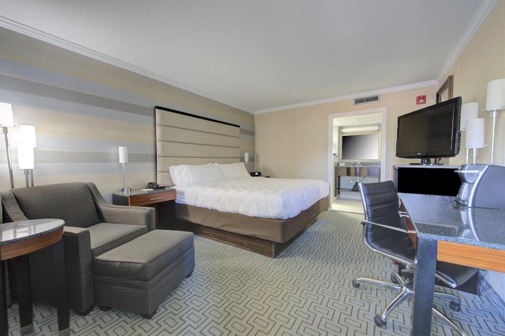 Holiday Inn Plainview-Long Island By Ihg Экстерьер фото